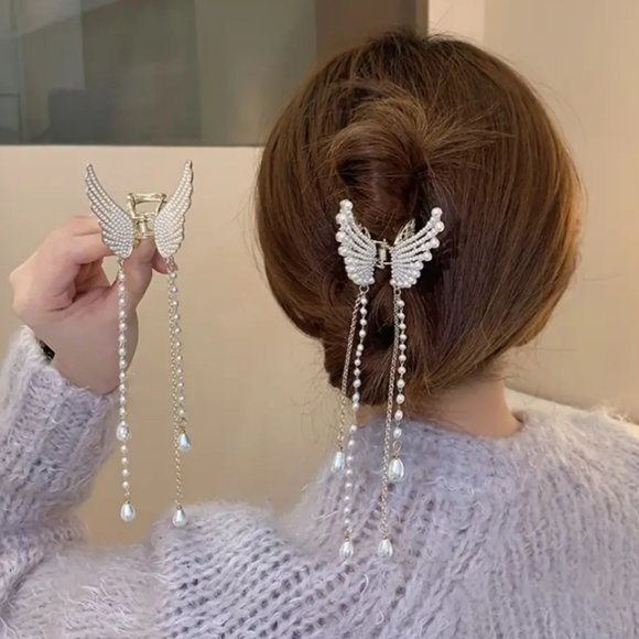 RHINESTONE ANGEL WING HAIR CLIP WITH TASSELS in Gold - Picture 2 of 2